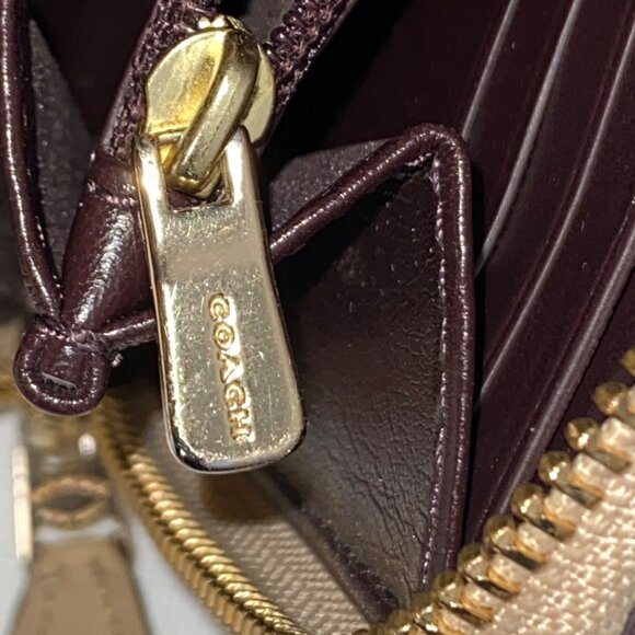 Coach Accordian Zip Signature Debossed Patent Leather Wallet F54805 neutral box - Picture 6 of 11